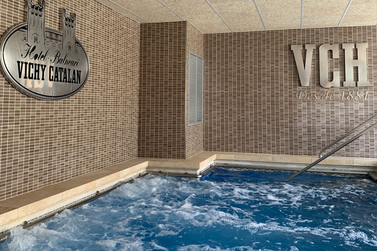 vichy-catalan-balneario-piscina